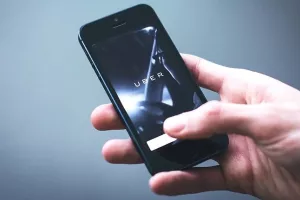 Uber u drugom kvartalu smanjio gubitak na 891 milijun dolara