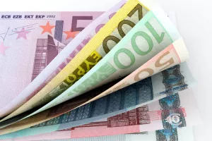 Izravna strana ulaganja u svijetu pala 40 posto u prvoj polovici godine