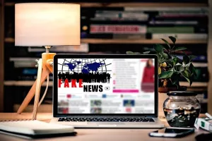 Tri savjeta koja vam mogu pomoći u otkrivanju lažnih vijesti na Facebooku