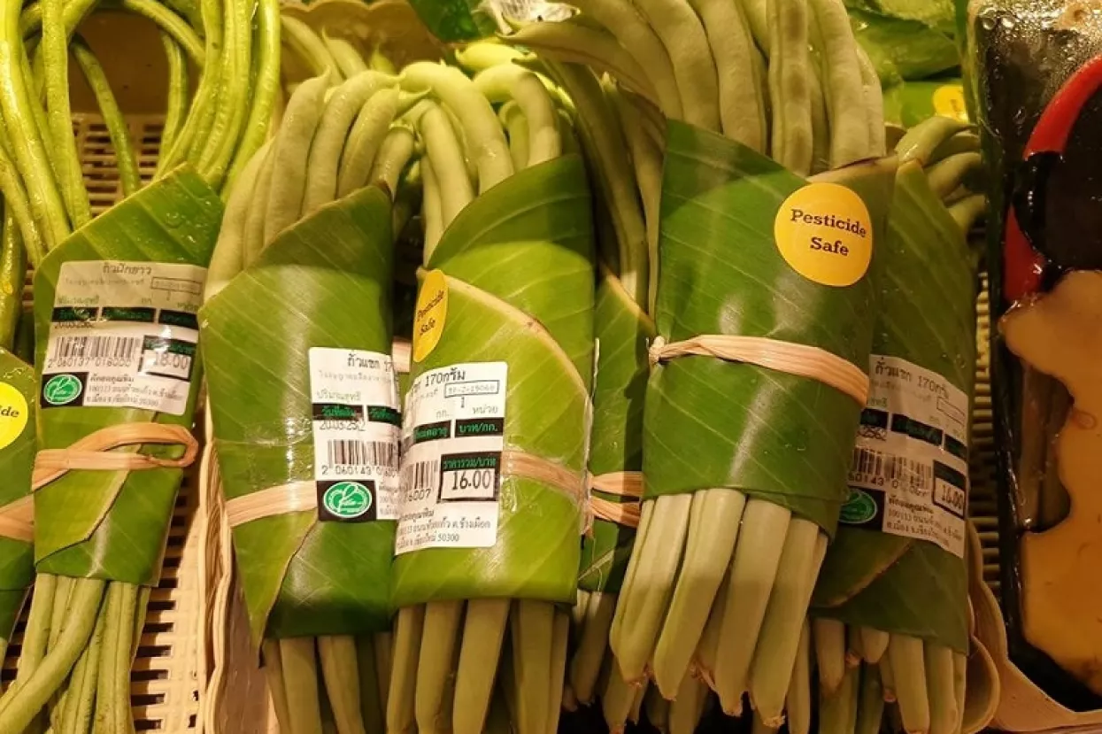 Trgovine u Aziji zamijenile su plastične vrećice lišćem banane
