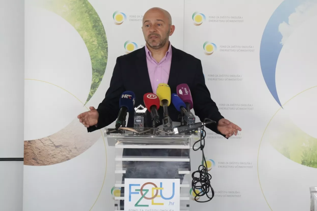 Ponoš dao mandat na raspolaganje i poručio - 'Netko je bacio oko na Fond' 
