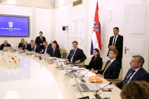 Danas u Hrvatskoj: 28. obljetnica raketiranja Banskih dvora
