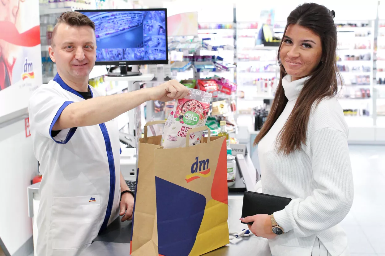 dm iz ponude trajno povlači jednokratne plastične vrećice za kupnju
