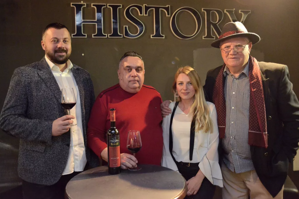 Vinski razgovori i ljubavni romani - hedonizam u svim sferama