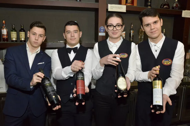 Vinski razgovori i ljubavni romani - hedonizam u svim sferama