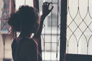 Kako se nositi s usamljenošću u doba socijalne izolacije?