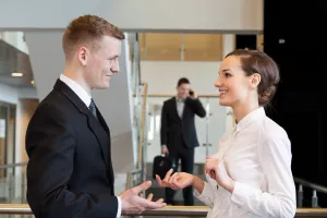English café u Lideru:&nbsp;Small talk - Razgovor o zajedničkim prijateljima