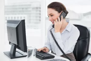 English café u Lideru: Telefonski razgovori s poslovnim suradnicima