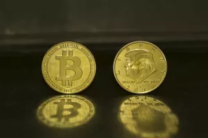 Cijena bitcoina skočila na 10.380 dolara dok Trump prijeti mobiliziranjem vojske
