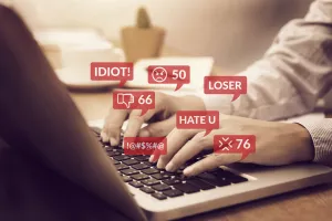 Infografika: Sve je više nepoćudnih objava na Facebooku