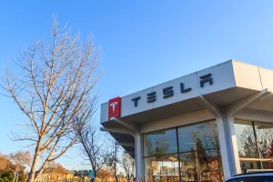Infografika: Tesla nadmašila divove autoindustrije