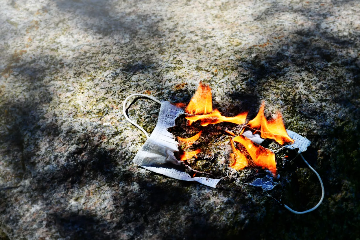 KORONAEKONOMIJA: Država prisiljava uvoznike da maske spaljuju ili – doniraju?!