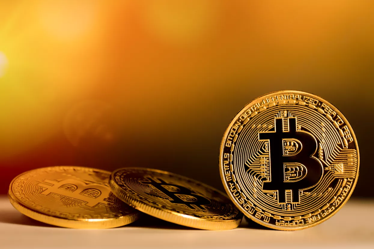 Infografika: Bitcoin na vrhuncu, mainstream mediji i dalje šute