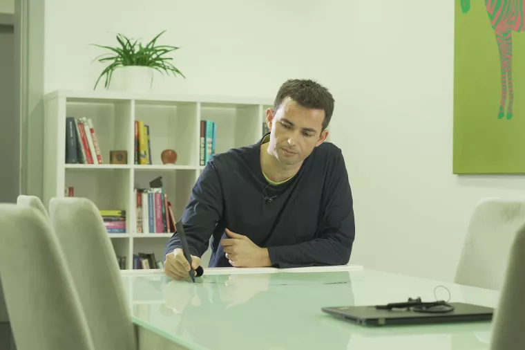 Mindsmiths nastavlja digitalizirati zdravstvo: Testirali smo ljubaznu virtualnu asistenticu Megi