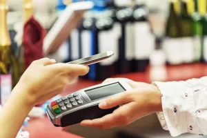 Iako vole dućane i 'keš', pandemija i potresi natjerali Hrvate na online kupnju i kartice