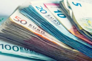 NOVCA K&#39;O BLATA - Toliko je novca u bankama da je a vista štednja postala atraktivna