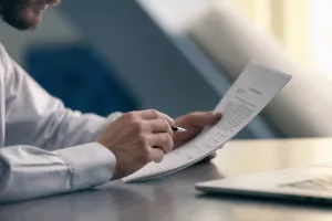 Kako učinkovito upravljati ugovorima i povjerljivom dokumentacijom?