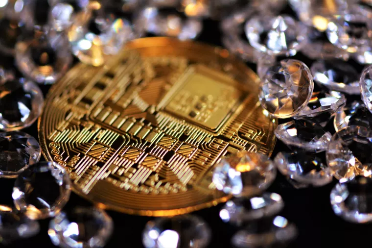 Sotheby&#39;s na aukciji prodao dijamant za rekordnih 12 milijuna dolara u kriptovaluti