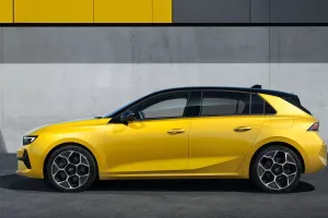 Ukt šestoj generaciji kompanog 'hatchbacka' pojavili su se i hibridi