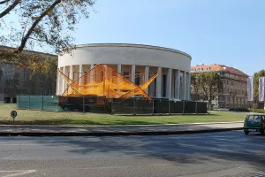 Prostoria za obljetnicu poslovanja postavlja urbani namještaj za druženje pred Džamiju, uskoro i izložba 'Prostoria 10'