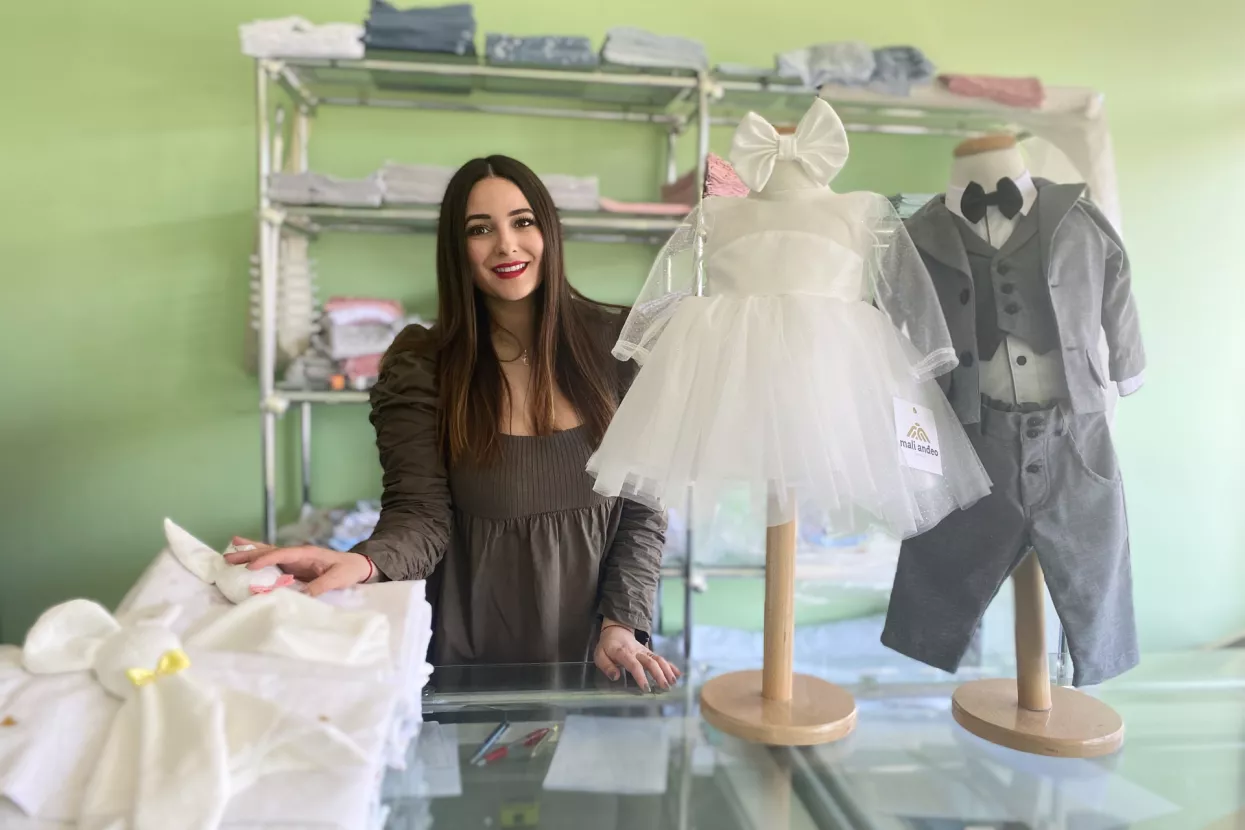 [Poslovna scena] Tekstilci iz Pitomače pouzdaju se u internetsku prodaju svečane odjeće za bebe