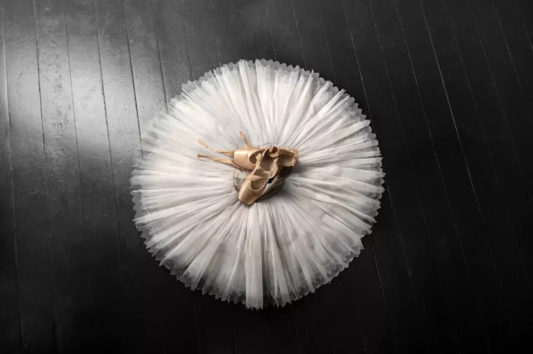Balletcore: Novi modni trend zbog kojeg i muškarci obuvaju baletne papučice