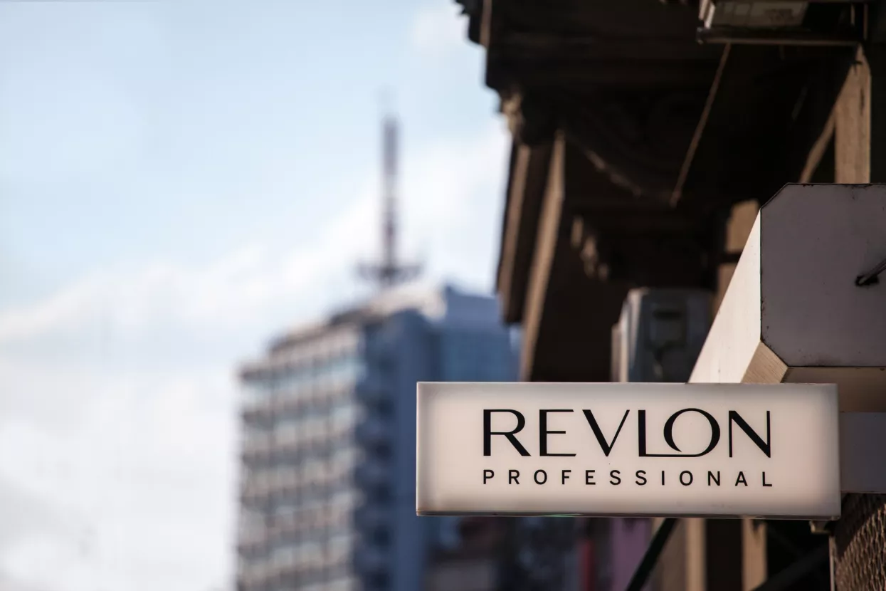 Kozmetički brend Revlon proglasio – bankrot