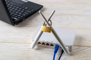 Zakon o cenzuri interneta u Velikoj Britaniji odgođen do jeseni