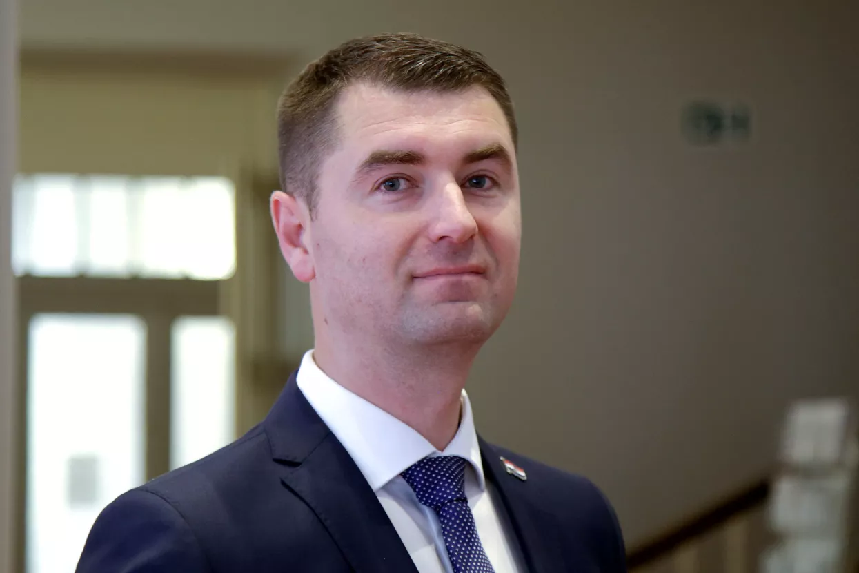 Manje grijanja, javni prijevoz i LED žarulje - to su Vladine smjernice za uštedu