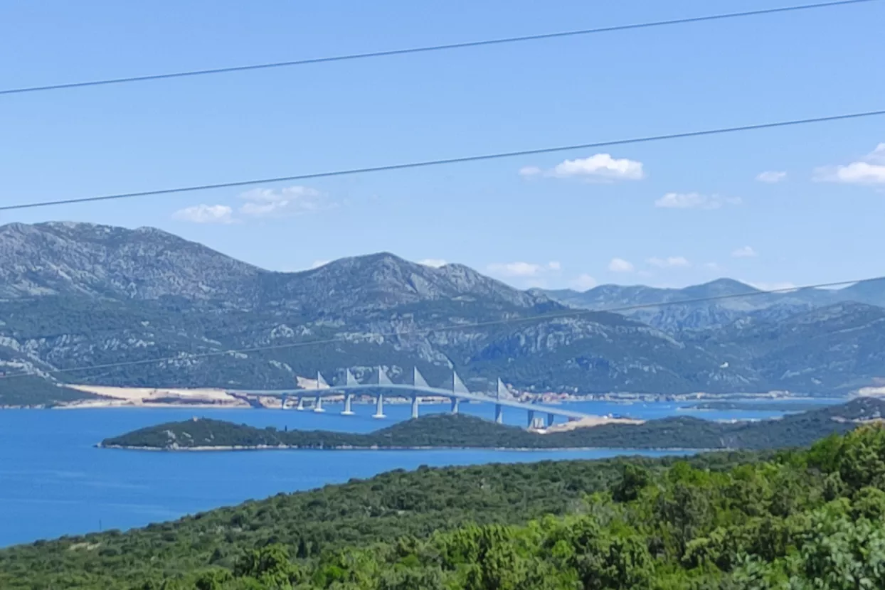 Dvije minute vožnje do najjužnijeg dijela Jadrana, ali bez biciklista i pješaka
