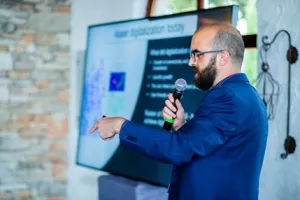 Filip Šaravanja, <br>fintech koordinator u HANFA-i:<br>- Lokalne tehnološke tvrtke kojima je poslovanje vezano isključivo uz financijsku industriju čine temelj know-howa za razvoj bilo kakvog fintecha, i to tržište djeluje dinamično. Ponajprije jer mu tržište nije samo RH već EU i ostala veća i razvijenija tržišta. Time je taj know-how od presudnog značaja za razvoj lokalne fintech scene<br>