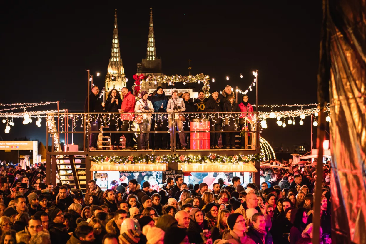 Baš Naš Advent u Klovićevim dvorima