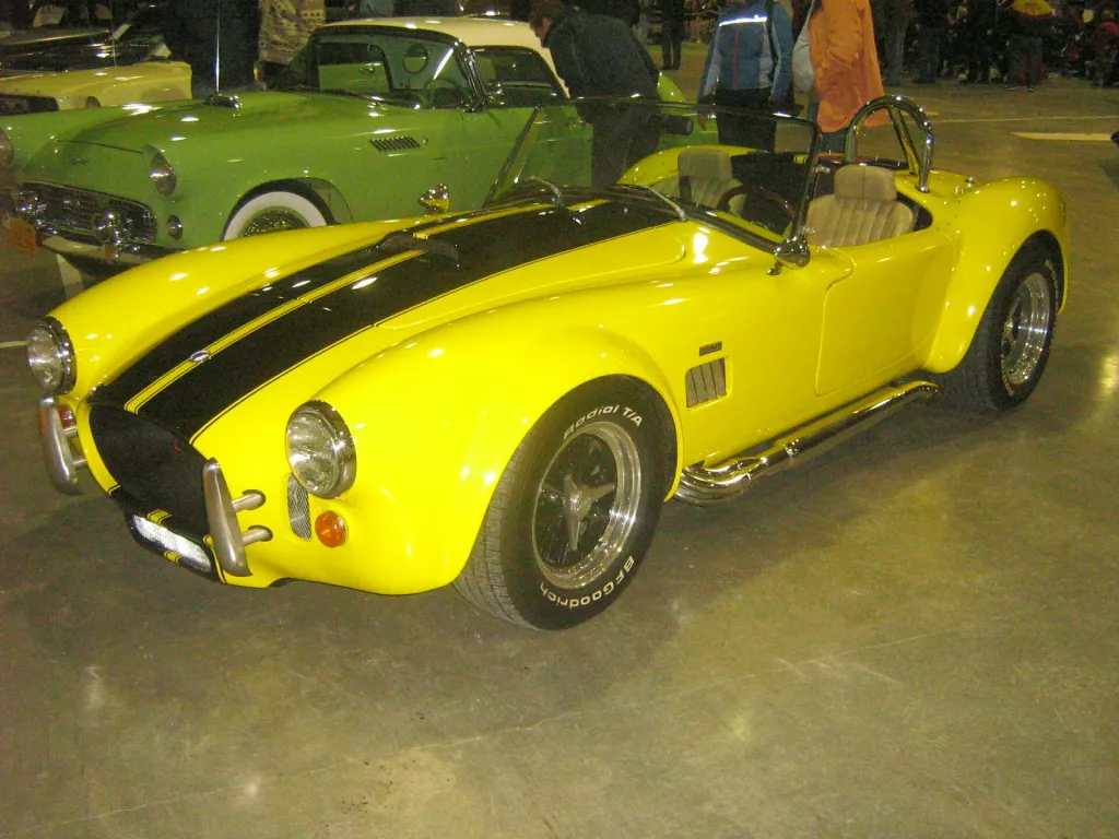 Oko 100 replika Shelby Cobre izradio je bivši Shelbyjev inženjer Steve Arntz sredinom 70-ih, otprilike 10 godina nakon izlaska originalnog automobila