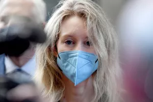 Negdašnja miljenica utjecajnih ulagača, osnivačica Theranosa Elizabeth Holmes upravo je na optuženičkog klupi zbog skandala kad se otkrilo da je varala ulagače lažno obećavajući da njezina tehnologija iz kapi krvi može otkriti bolesti