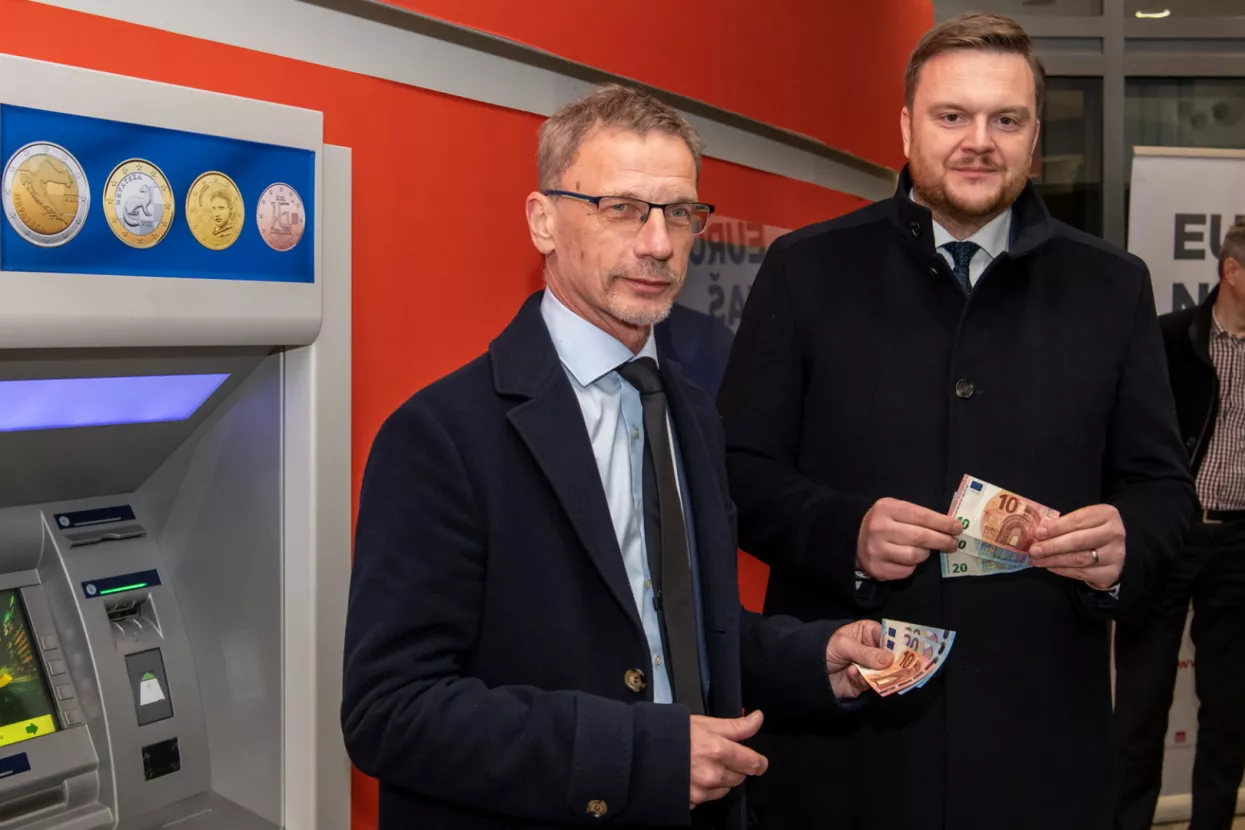 Guverner i minista bankomat