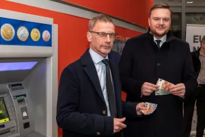 Guverner i minista bankomat