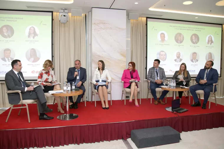 Okrugli stol u organizaciji udruge XEnergy "Novi modeli organizacije tržišta električne energije u cilju ubrzanja energetske tranzicije": Darjan Budimir, Minea Skok, Lahorko Wagmann, Martina Biondić, Tina Jakaša, Antun Andrić, Martina Vajdić i Saša Jovičić