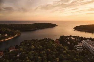 Okusite Sloveniju, Jadranka hoteli, uvala Čikat