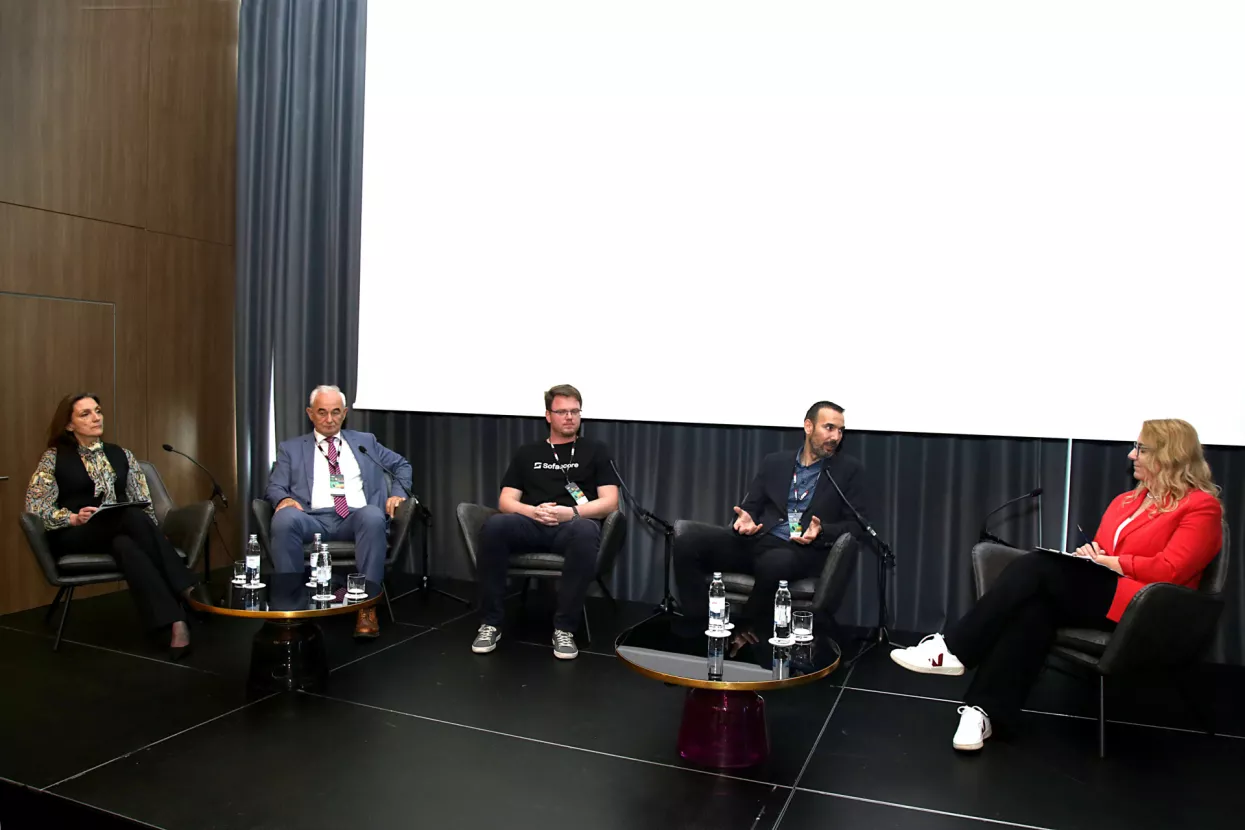G.R.I.D. Forum 2023. Okrugli stol Predvodnici industrije budućnosti: Marijana Topić Domić, Slavko Vidović, Karlo Knežević, Krešimir Jurić i Ksenija Puškarić