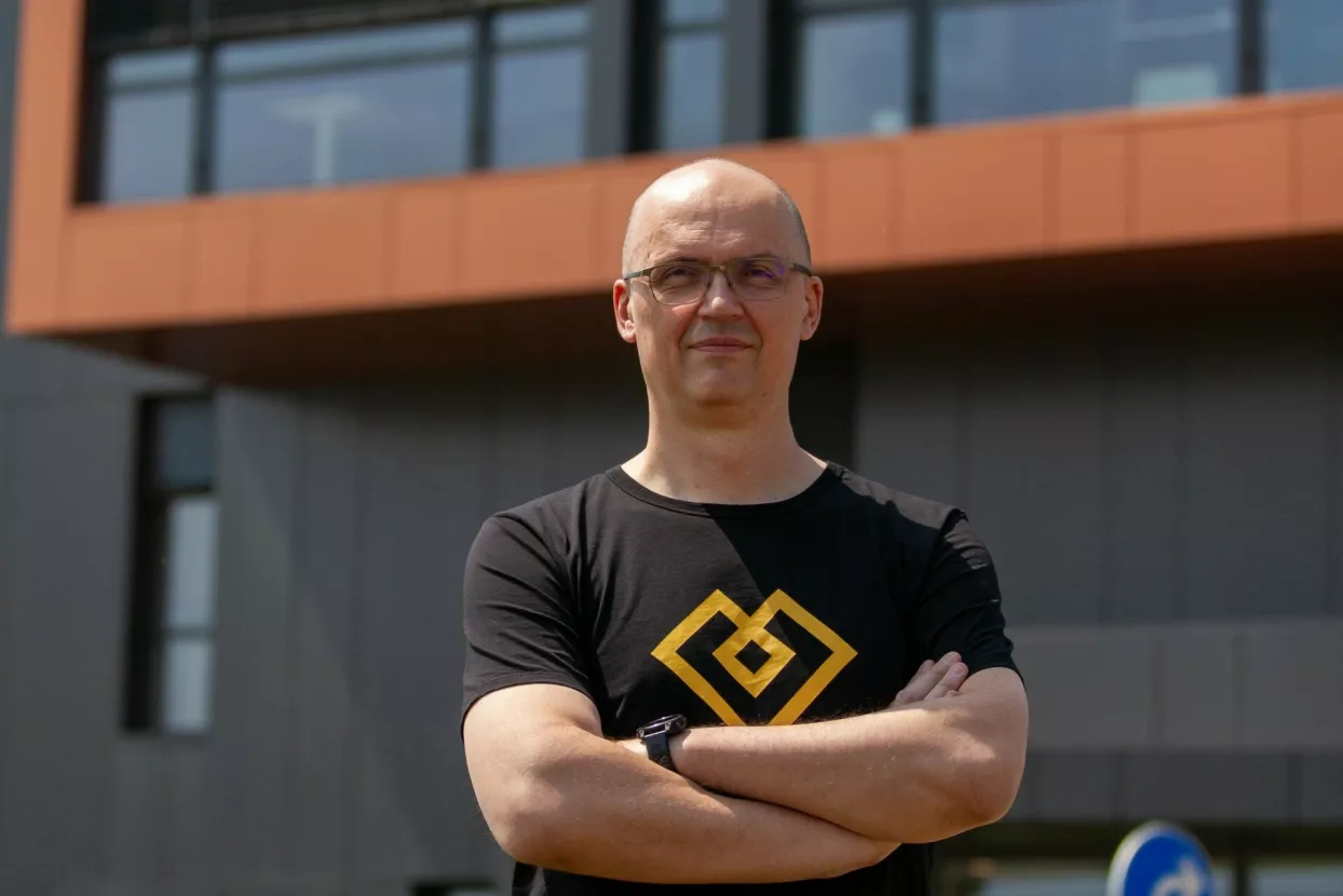 Denis Sušec, Mono