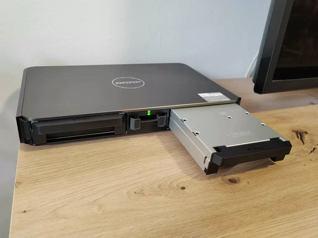 QNAP HS-264 