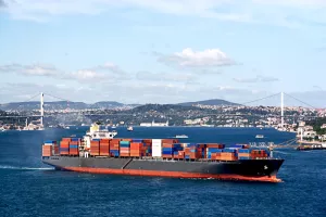 Fully loaded container ship moving through Bosprus<br>teretni brod, kontejner, Istanbul, luka