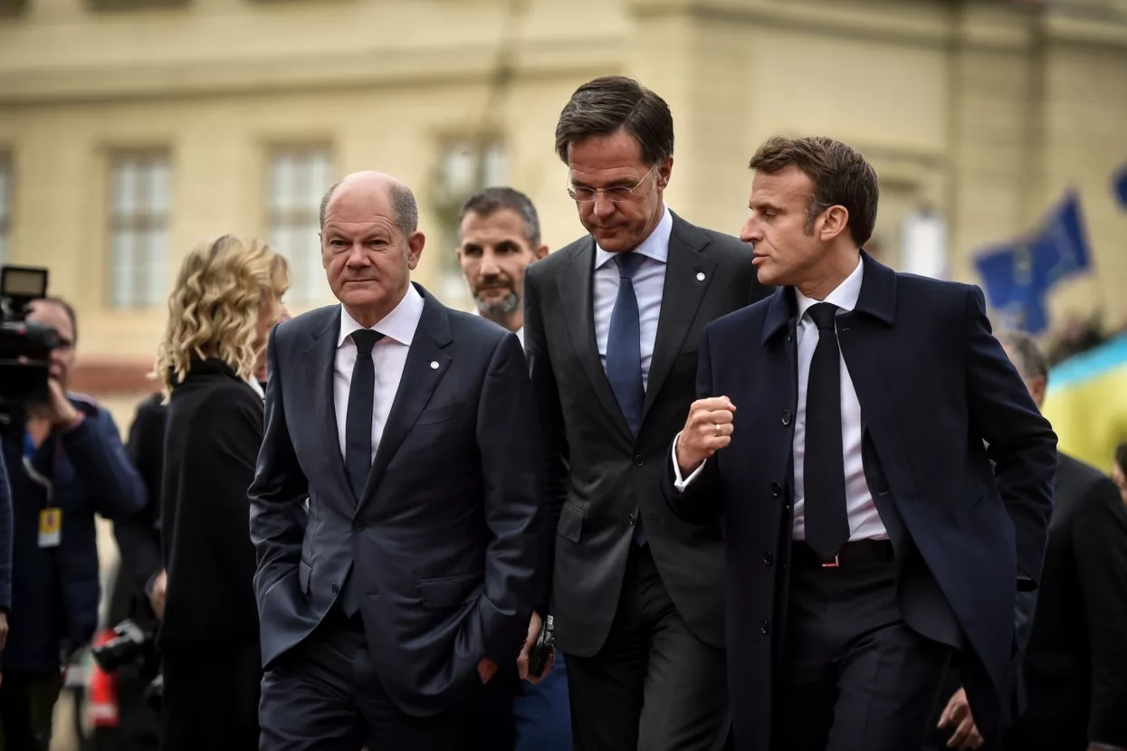 Olaf Scholtz, Mark Rutte i Emmanuel Macron