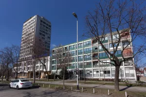 160 godinaUtemeljeno 1862.GRADSKA PLINARA ZAGREB, ZagrebPrirodni plin do korisnika na području gradova Zagreba, Zaprešića i Velike Gorice, općina Brdovec, Pušća, Marija Gorica i Dubravica distribuira tvrtka u sastavu Zagrebačkog holdinga čiji korijeni sežu u 1862., kada je gradska uprava pokrenula inicijativu za izgradnju mreže gradske rasvjete i gradske plinare. Danas joj se distribucijska mreža proteže na 3,963.070 metara i obuhvaća 293.300 potrošača.