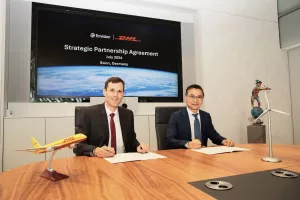 Tobias Meyer, glavni izvršni direktor DHL grupacije, i Zhang Lei, izvršni direktor Envision grupe.