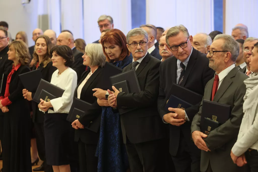 Predsjednik Republike Hrvatske Zoran Milanović uručio je odlikovanja zaslužnim pojedincima i udrugama iz područja kulture, gospodarstva, znanosti i sporta. Miodrag Šajatović, Branko Uvodić.