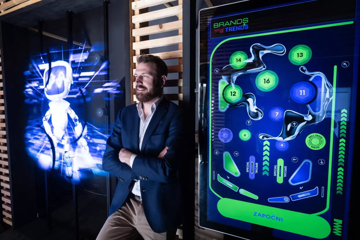 Poduzetnik Filip Šarić, Holofiction