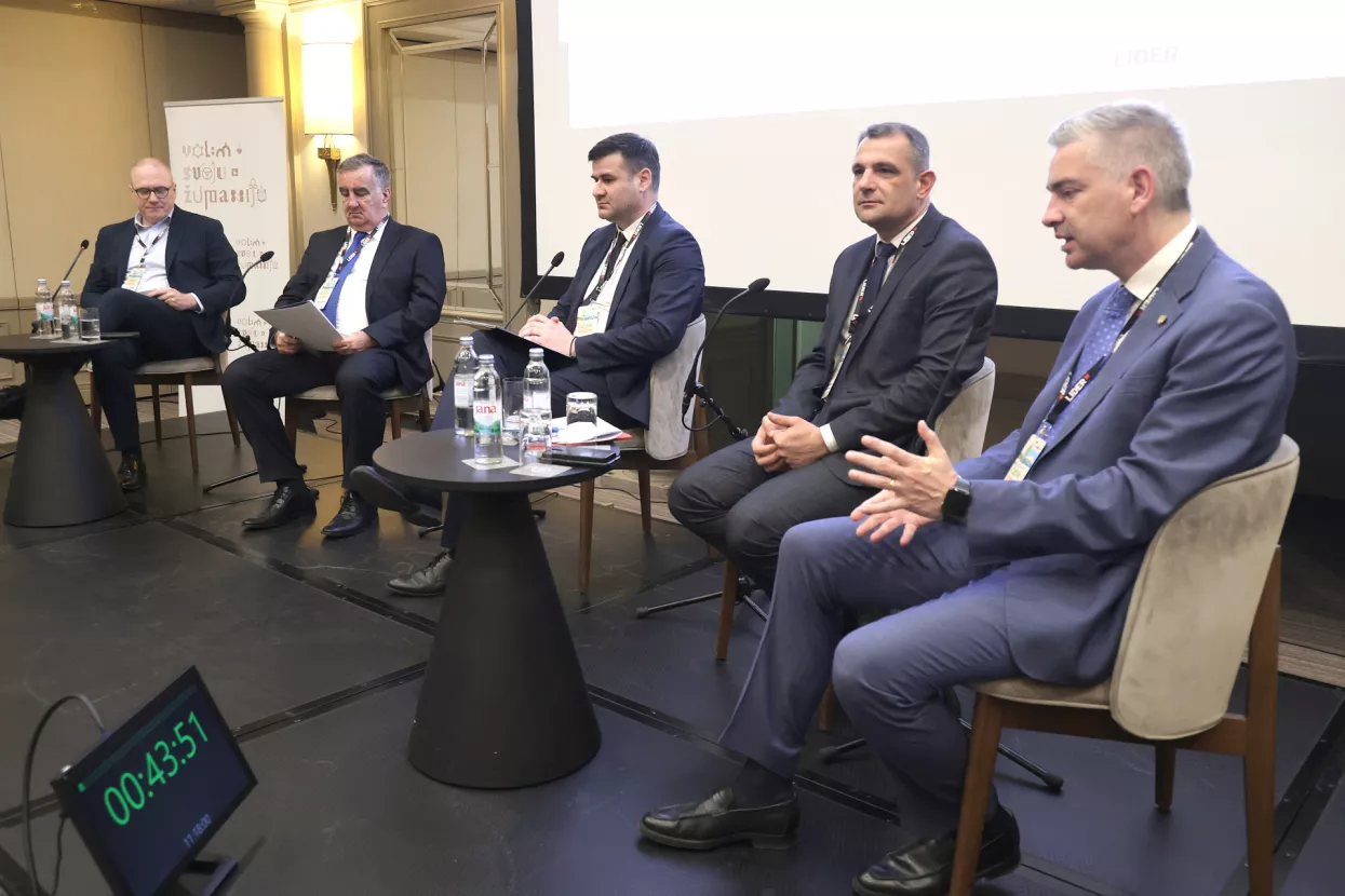 Održivi turizam, Okrugli stol: Saša Popovac, Boris Žgomba, Ognjen Vukmirović, Matija Posavec i Boris Miletić