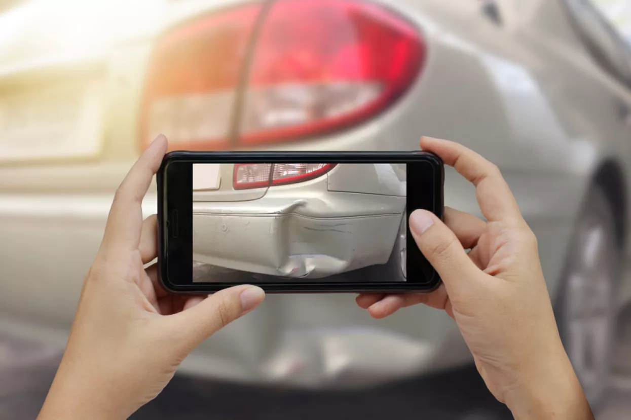 šteta na automobilu, šteta na autu, auto, lažna AI fotografija, procjena štete, prijava štete