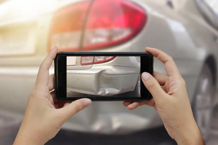 šteta na automobilu, šteta na autu, auto, lažna AI fotografija, procjena štete, prijava štete